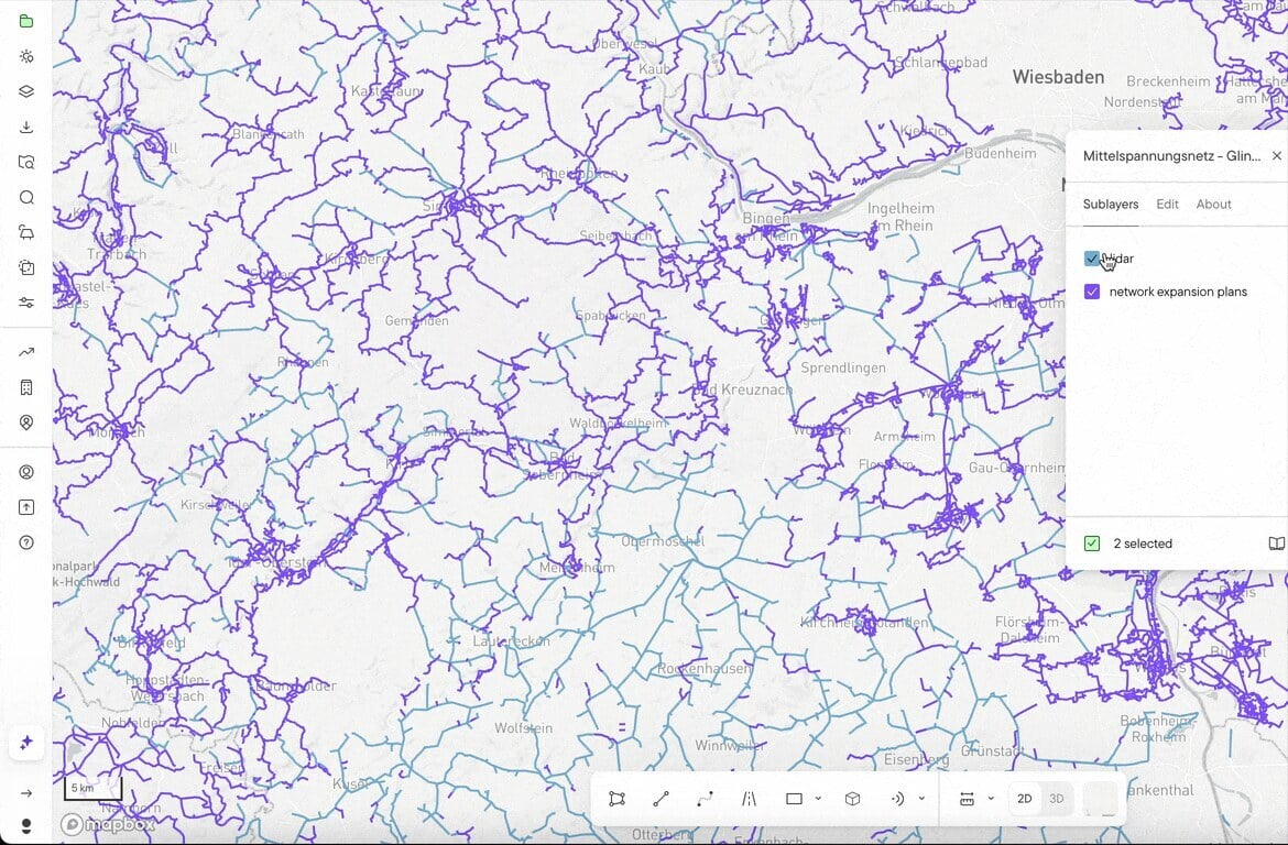 The Mittelspannungsnetz layer in Glint over the area west of Frankfurt, showing medium-voltage lines from lidar in purple and lines from network expansion plans in blue