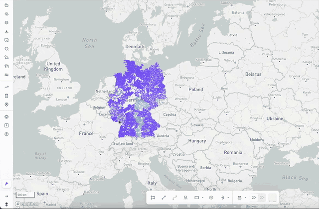 The Mittelspannungsnetz layer in Glint, zooming from national coverage down to individual feeders, with the lidar and network expansion plans sublayers toggled in the layer panel