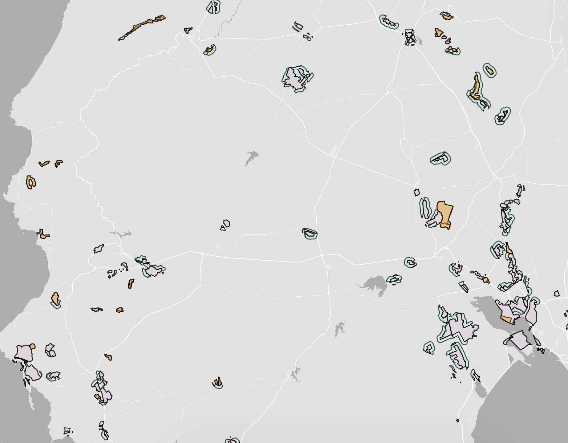 Glint Solar map of the Cagliari area in Sardinia, showing scattered Aree Idonee suitable-area polygons across largely empty land